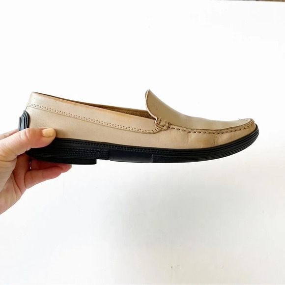 Tod’s Leather Loafers Size 40 EU Women’s Pale Tan Designer Shoe Driving Moc READ - Picture 2 of 13